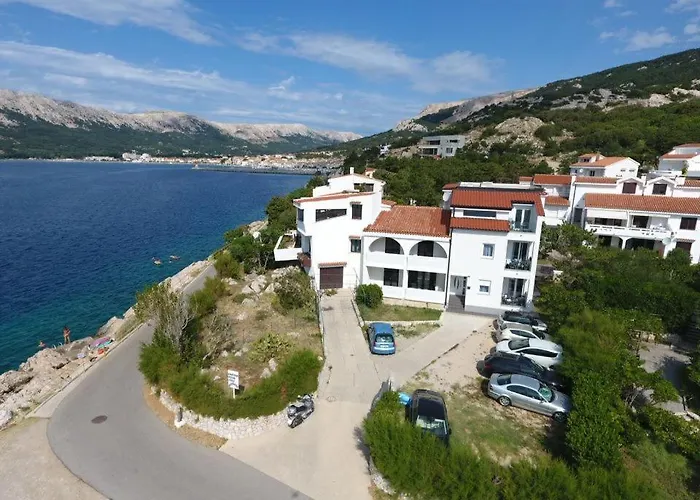 Dolores D&D, Baska